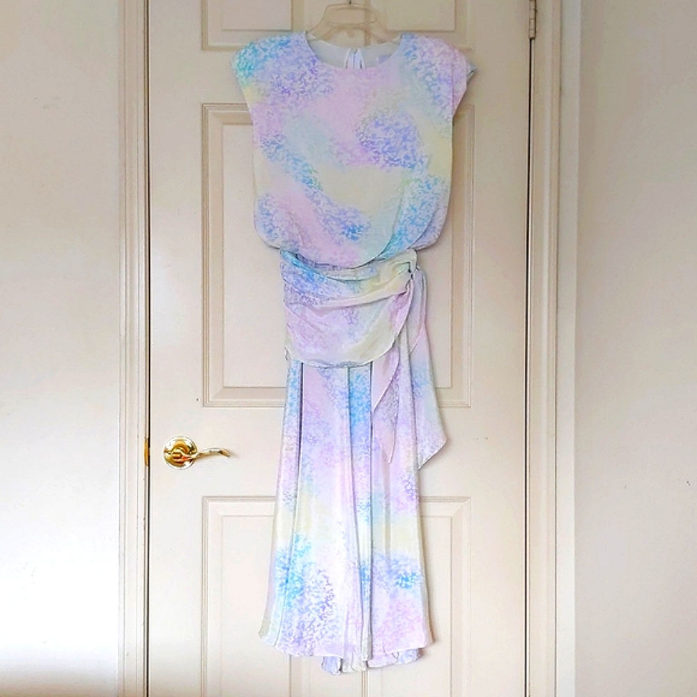 NWOT. Vintage Mr. Mort Satin Multicolor Patterned Sleeveless Dress w/Top Lining.
